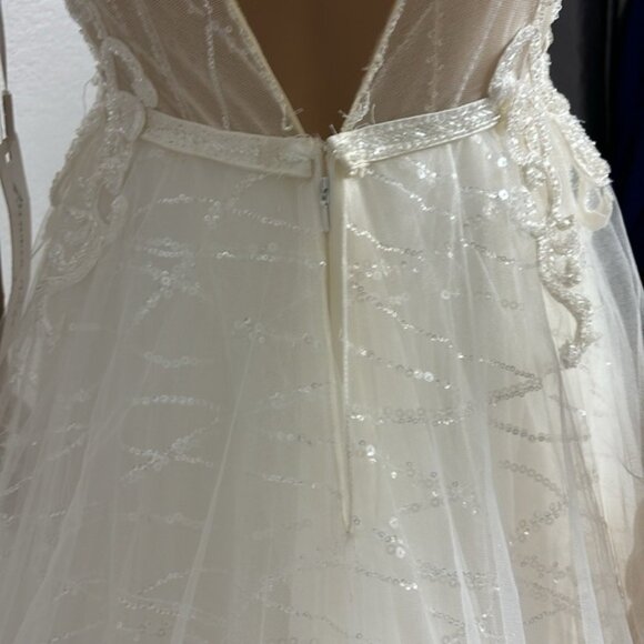 Bianco Vita Wedding Dress Couture Tulle A-line Size 10 NEW - Picture 9 of 16